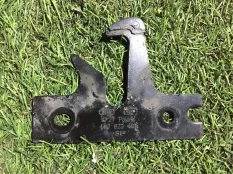 ответная часть замка капота Audi A6