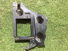 крепление бампера Audi A6