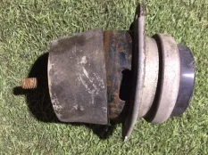 Опора двигателя Volkswagen Touareg 1