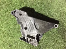 кронштейн двигателя Volkswagen Passat