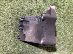 Кронштейн компрессора кондиционера Ford Focus