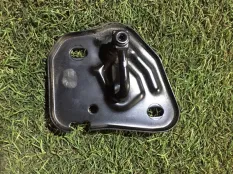 петля капота Audi RS7