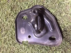 петля капота Audi RS7