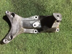 кронштейн двигателя Audi A7