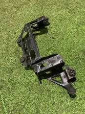 Кронштейн компрессора пневмоподвески Audi Q7