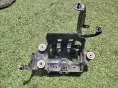 Кронштейн компрессора пневмоподвески Audi Q7