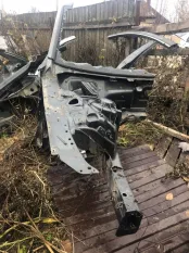 лонжерон Audi RS7