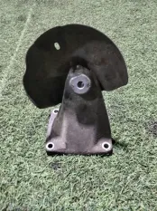 кронштейн двигателя Mercedes-Benz C200