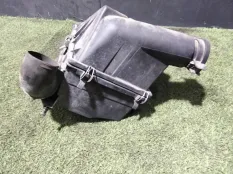 корпус воздушного фильтра Mercedes-Benz C200