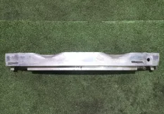 усилитель бампера Audi RS6 Performance