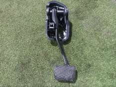 педаль тормоза Mercedes-Benz E class