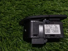 Кнопка центрального замка Audi A6