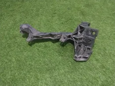 крепление фары Audi Q7