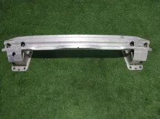 усилитель бампера Audi Q7