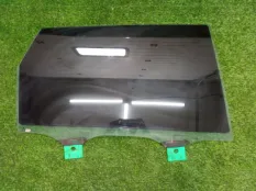 Стекло двери Audi Q7