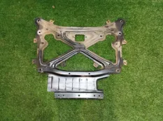 Распорка подрамника Audi Q7