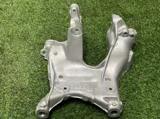 Кронштейн подрамника Audi Q5