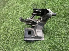 кронштейн радиатора Audi RS6 Performance