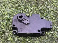 Моторчик заслонки печки Audi A8