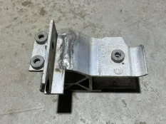 кронштейн усилителя BMW X5M