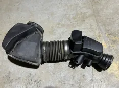 корпус воздушного фильтра BMW 3-Series