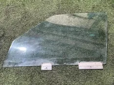 Стекло двери BMW 5