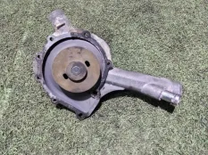 помпа водяная Mercedes-Benz C200