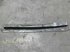 молдинг лобового стекла Audi S8