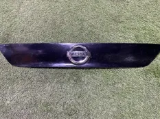 накладка крышки багажника Nissan Qashqai