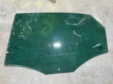 Стекло двери Volkswagen Polo