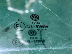 Стекло двери Volkswagen Polo