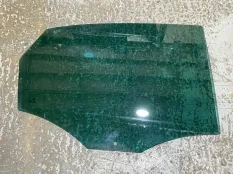 Стекло двери Volkswagen Polo