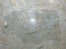 Стекло двери Hyundai Solaris