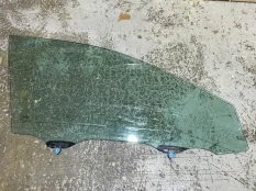 Стекло двери Toyota Camry