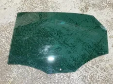 Стекло двери Volkswagen Polo