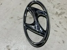 эмблема Hyundai Solaris