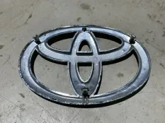 эмблема Toyota