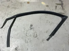 уплотнитель двери Volkswagen Polo