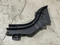 Кронштейн уплотнителя капота Mini Hatch