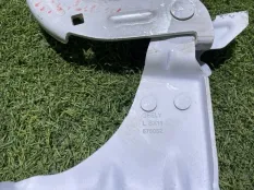 петля капота Geely Coolray