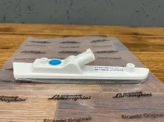 Отражатель Lamborghini Aventador 470945119B, левый