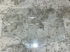 Стекло двери Jetta VS5