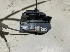 замок двери Nissan Juke