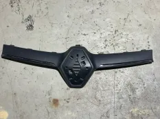 накладка решетки радиатора Renault Logan