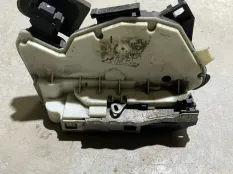 замок двери Volkswagen Polo