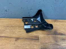 Кронштейн крыла Camry V70 5378533010, передний правый