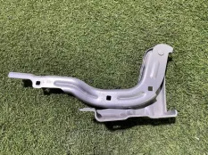 петля капота Geely Coolray