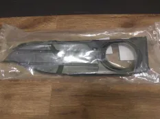 Накладка противотуманной фары BMW 3-Series 51117293794, передняя правая