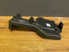 Дефлектор радиатора BMW M8 51748079937 F92, левый