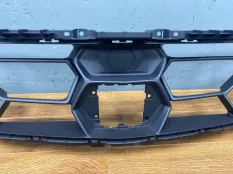 Решетка радиатора Lamborghini 4ML807639, передняя